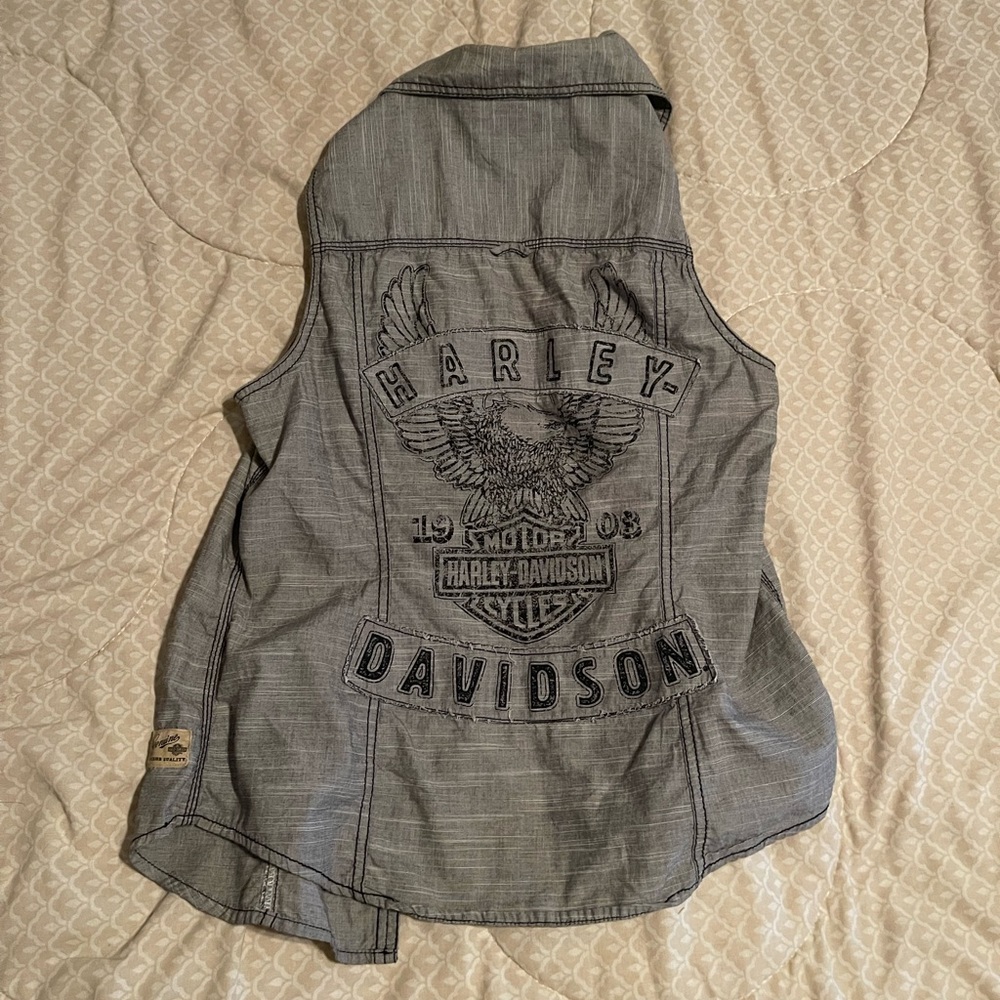 Sleeveless top
